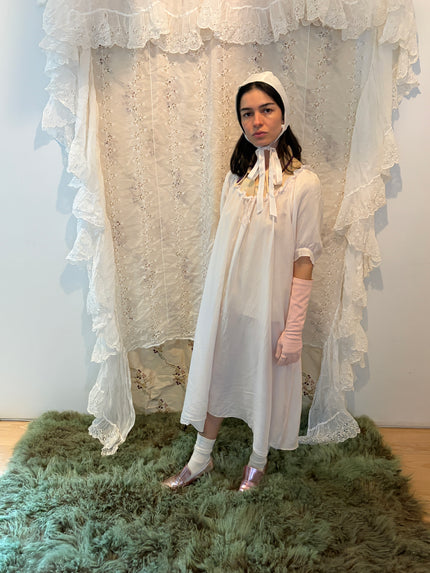 Romantic silk bonnet