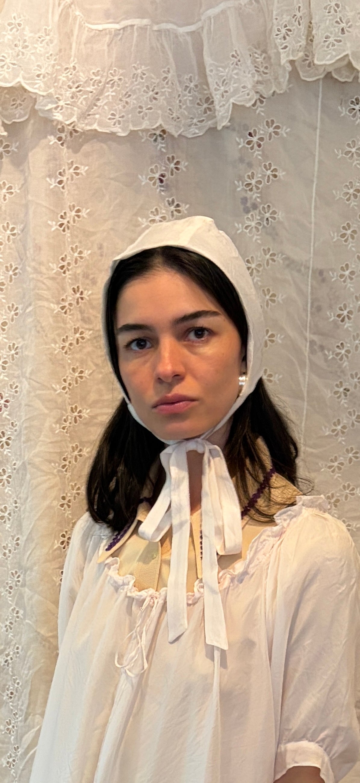 Romantic silk bonnet