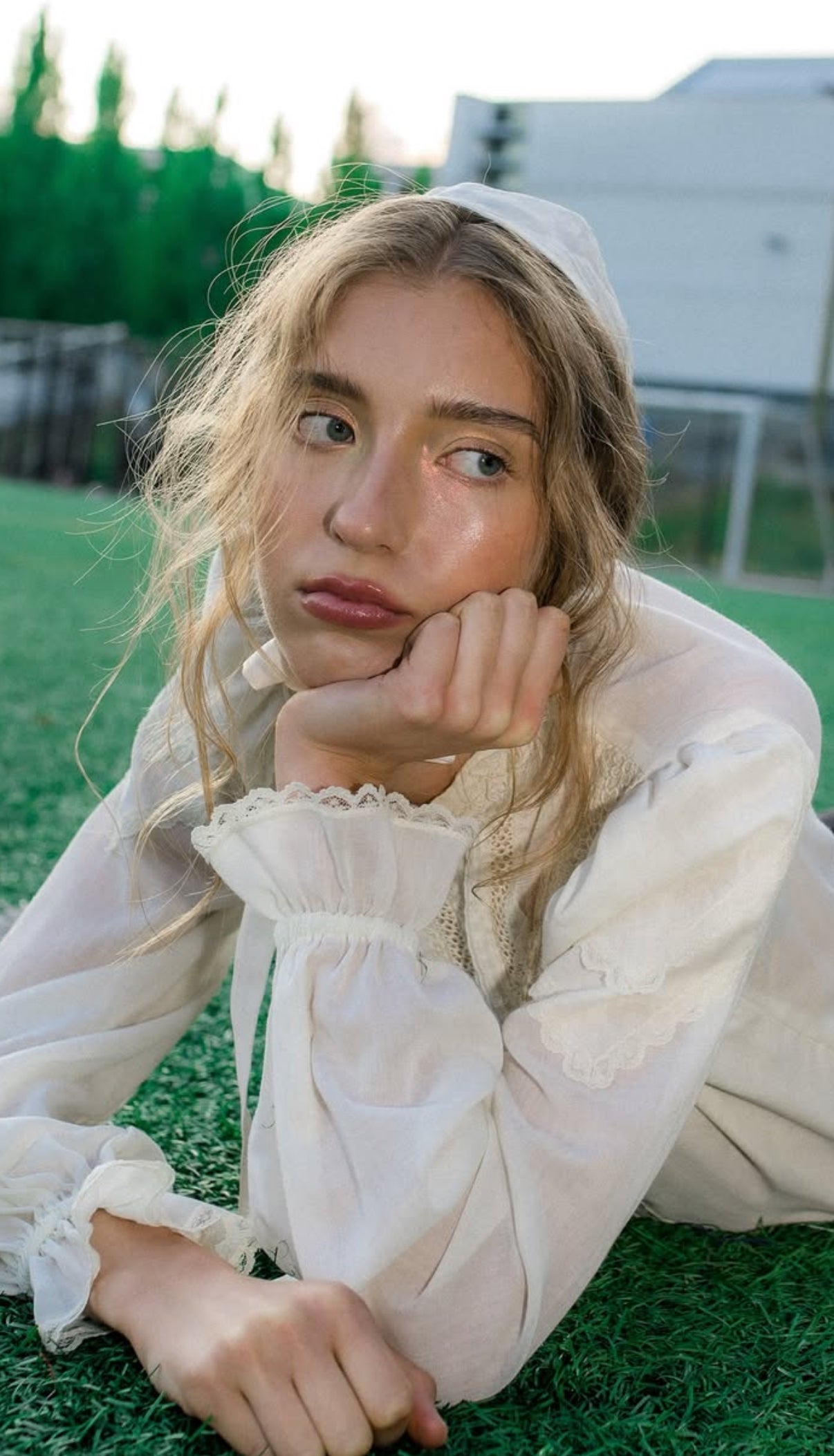 Romantic silk bonnet