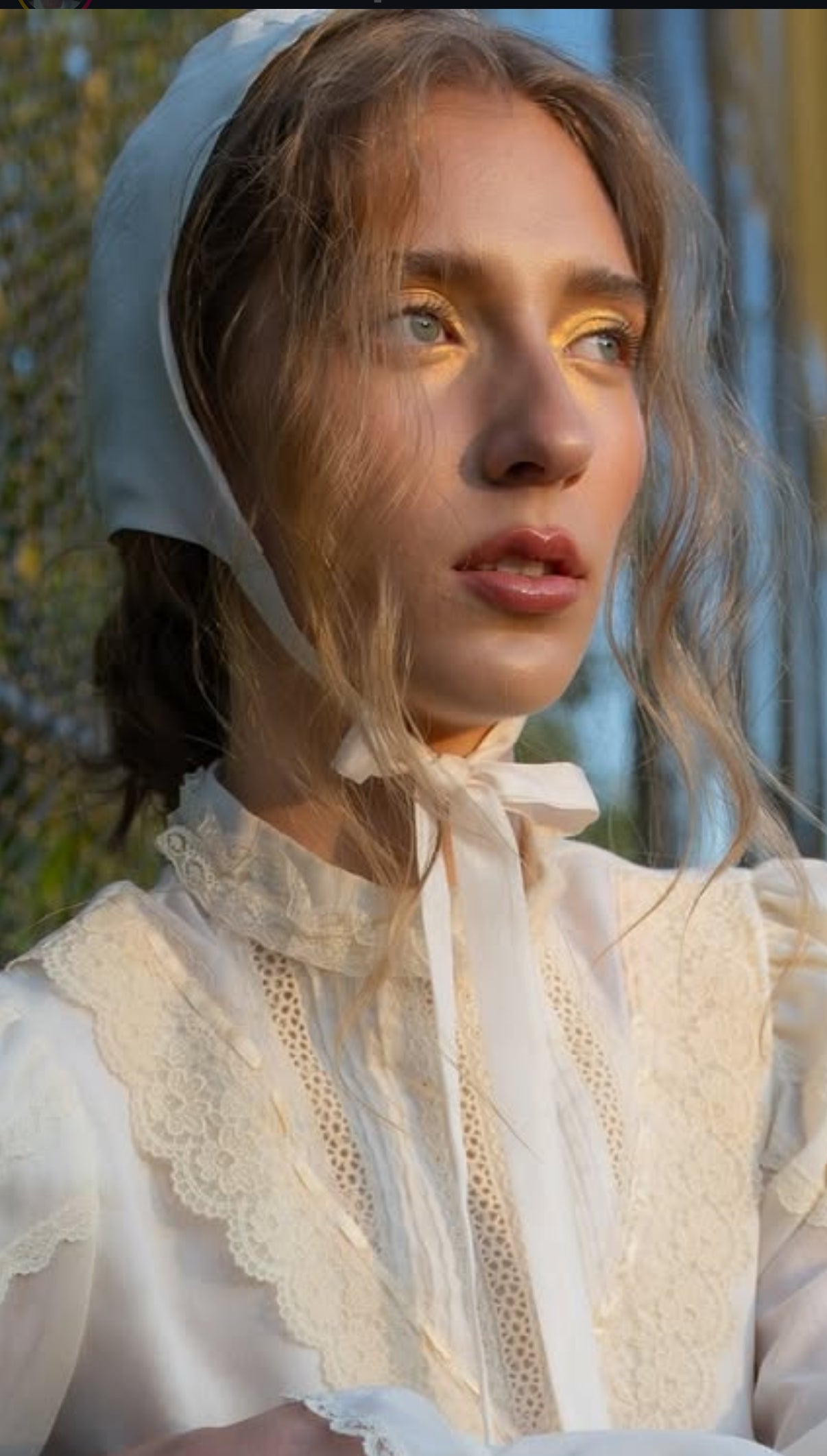 Romantic silk bonnet